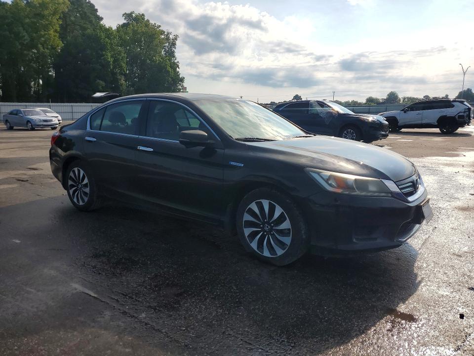 Photo 4 from auction – 2015 HONDA ACCORD with VIN 1HGCR6F50FA003526