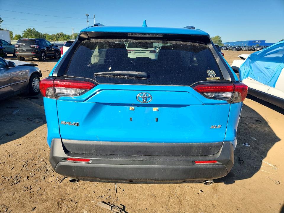 Photo 6 from auction – 2021 TOYOTA RAV4 with VIN JTMW1RFV7MD061245