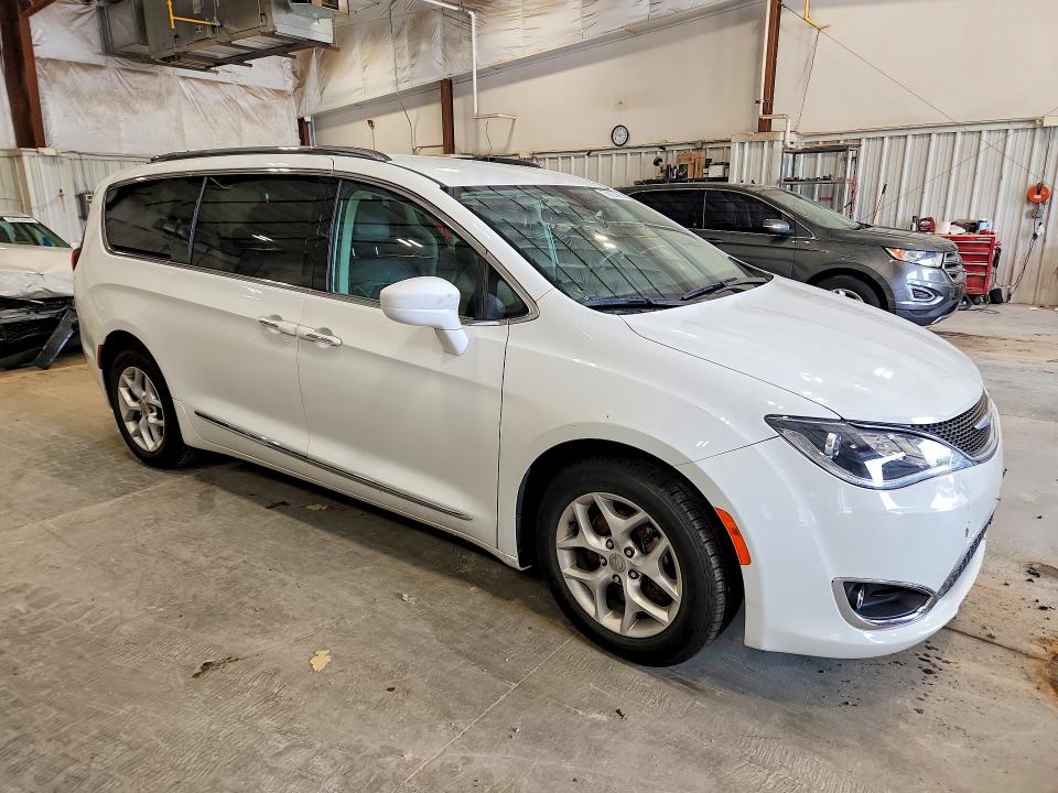 Photo 4 from auction – 2017 CHRYSLER PACIFICA with VIN 2C4RC1EGXHR565187