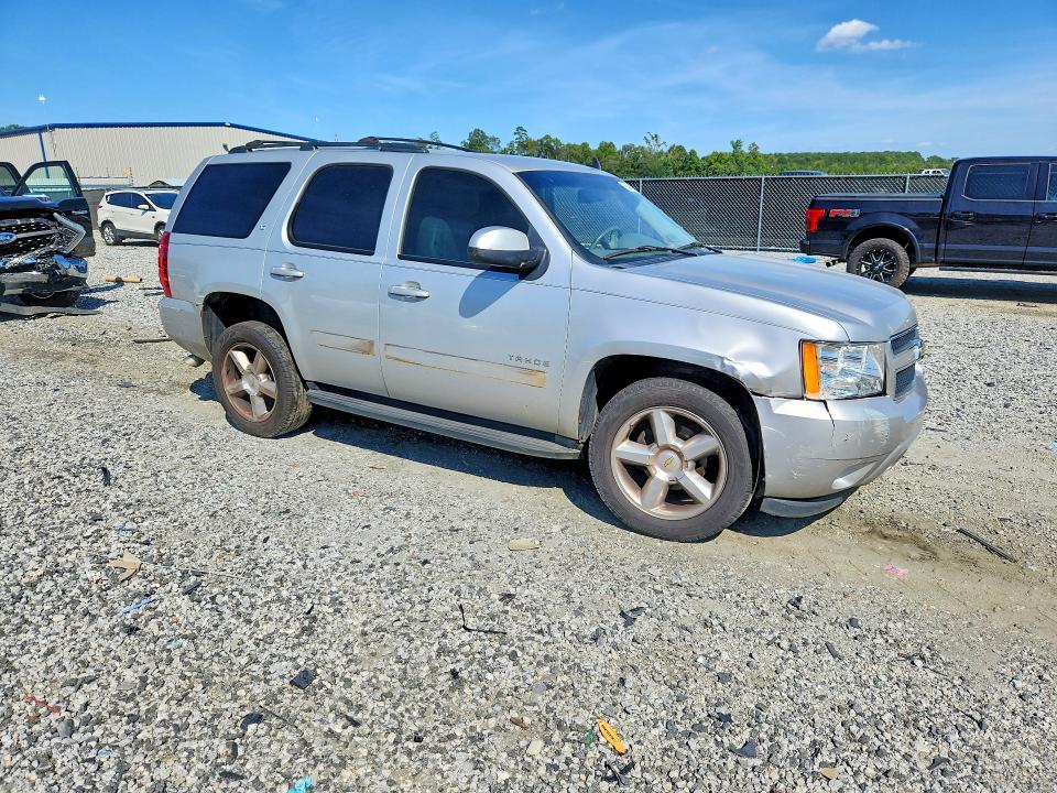 Photo 4 from auction – 2011 CHEVROLET TAHOE with VIN 1GNSCBE05BR293498