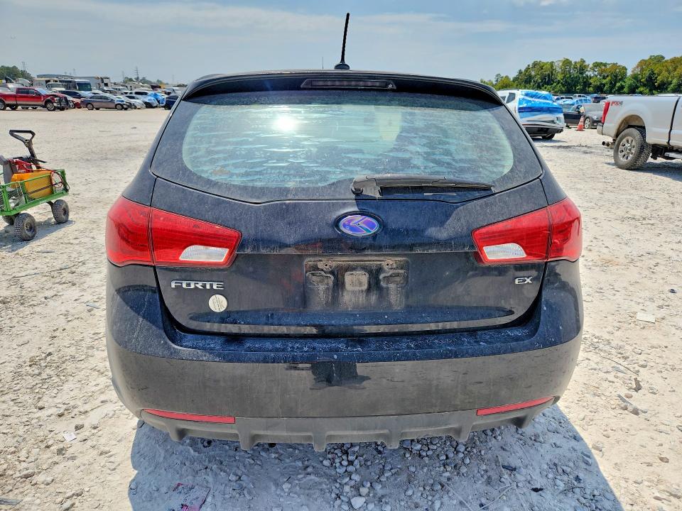 Photo 6 from auction – 2011 KIA FORTE5 with VIN KNAFU5A22B5332231