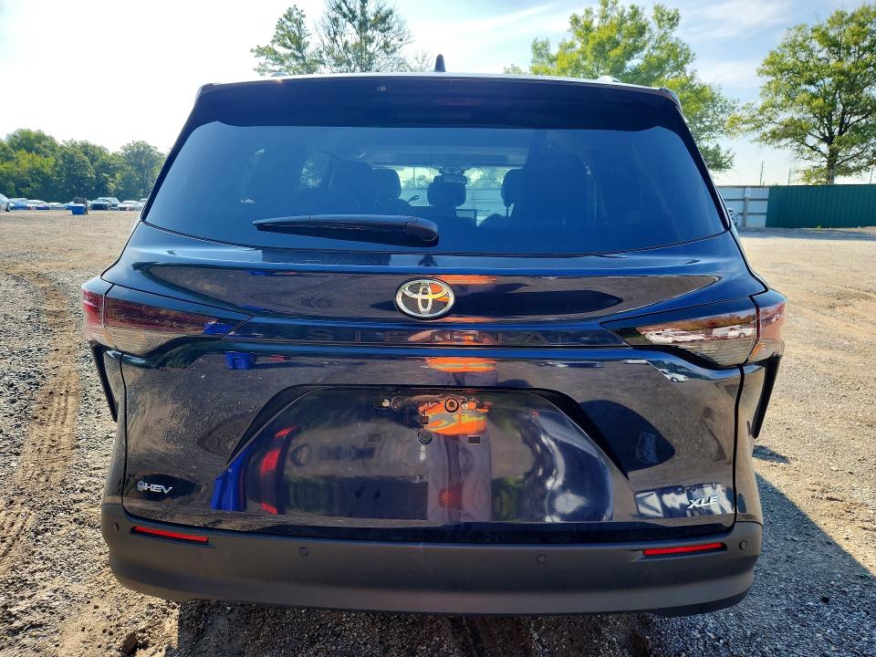 Photo 6 from auction – 2026 TOYOTA SIENNA with VIN 5TDYRKEC8TS327383