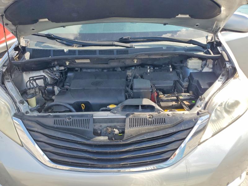 Фото 12 с аукциона – 2011 TOYOTA SIENNA с VIN 5TDKK3DC2BS001644