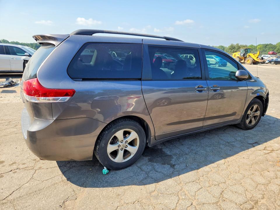 Фото 3 с аукциона – 2011 TOYOTA SIENNA с VIN 5TDKK3DC7BS147683