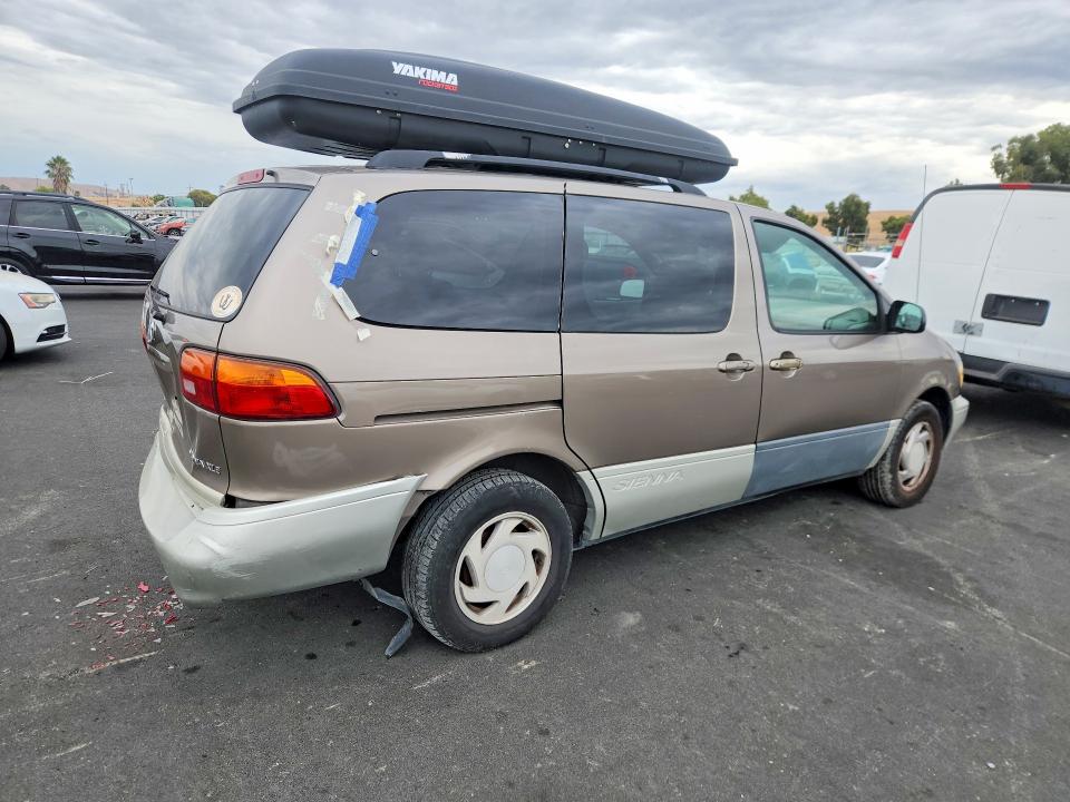 Photo 3 from auction – 1998 TOYOTA SIENNA with VIN 4T3ZF13C7WU049623