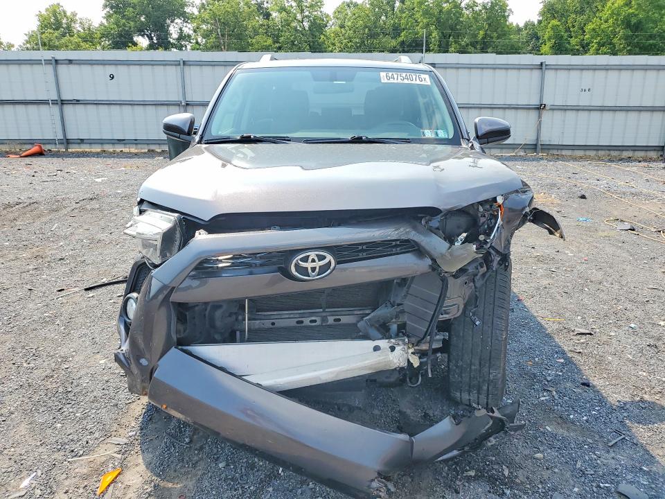 Photo 5 from auction – 2016 TOYOTA 4RUNNER with VIN JTEBU5JR2G5392852