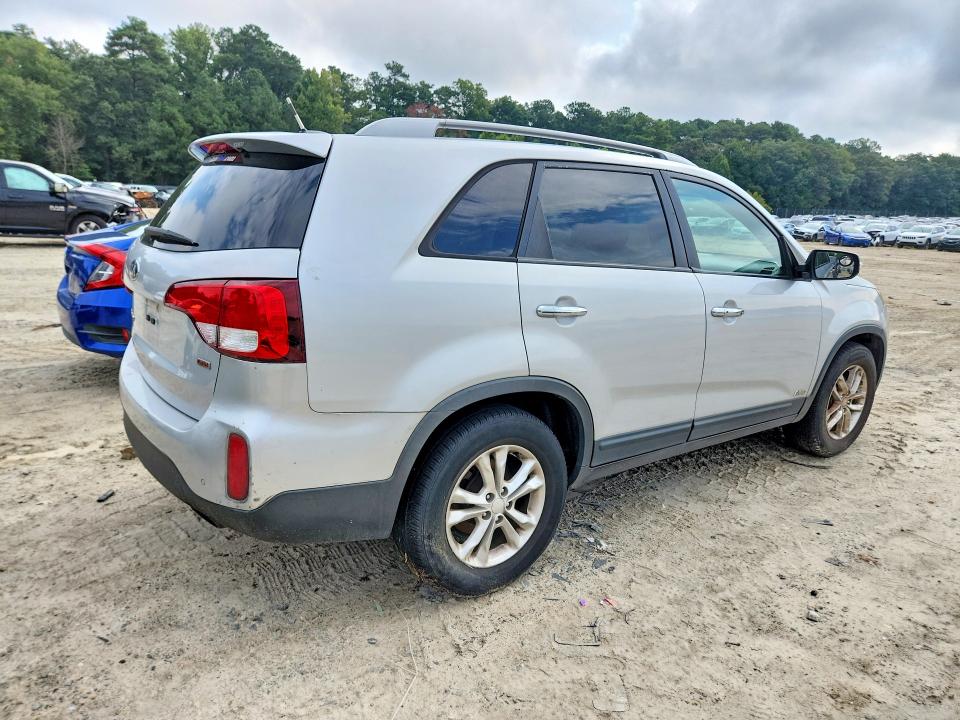 Photo 3 from auction – 2014 KIA SORENTO with VIN 5XYKTDA6XEG500890