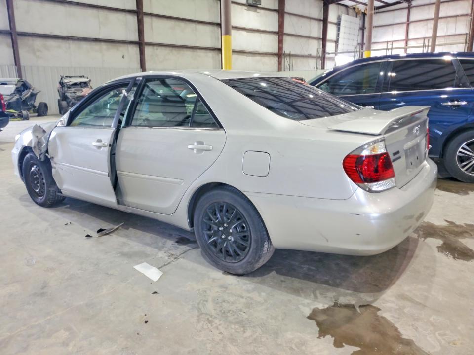 Photo 2 from auction – 2005 TOYOTA CAMRY with VIN 4T1BE32K75U077650