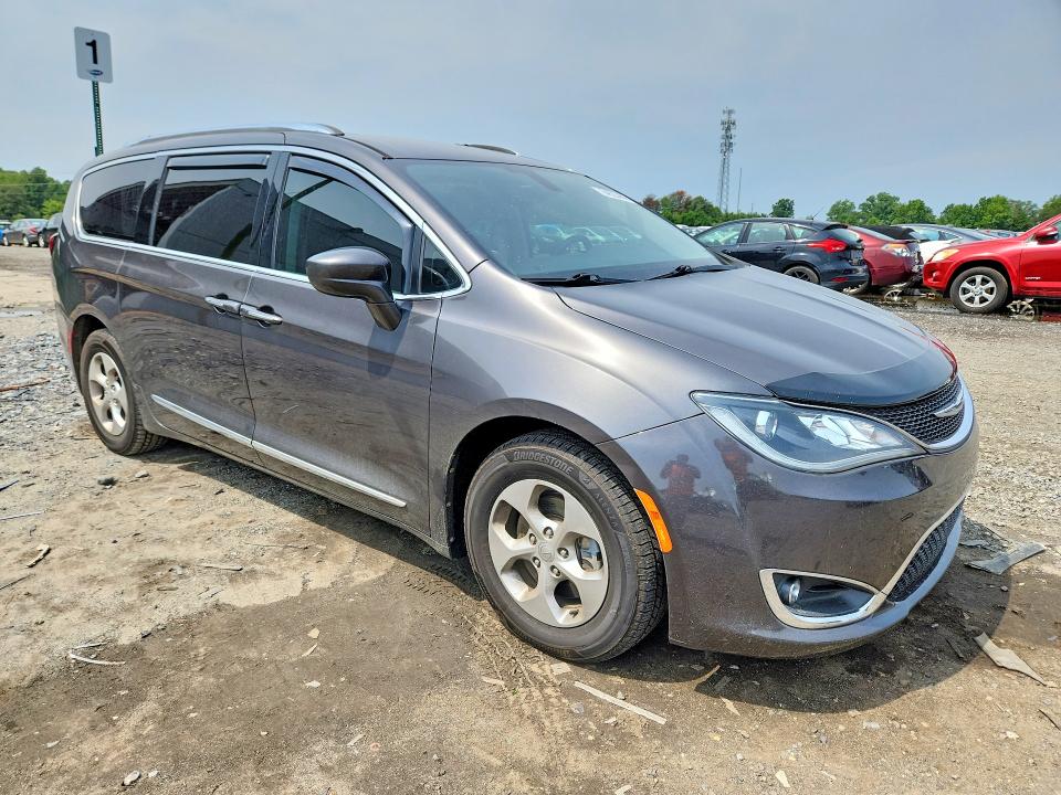Photo 4 from auction – 2017 CHRYSLER PACIFICA with VIN 2C4RC1EG2HR684237