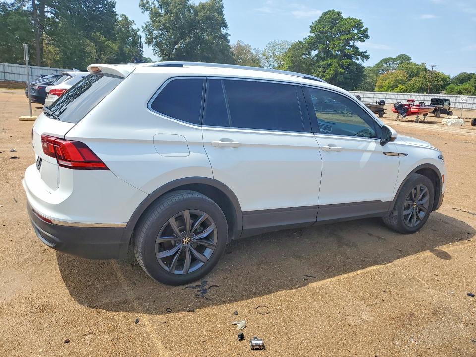 Photo 3 from auction – 2022 VOLKSWAGEN TIGUAN with VIN 3VV3B7AX5NM080445