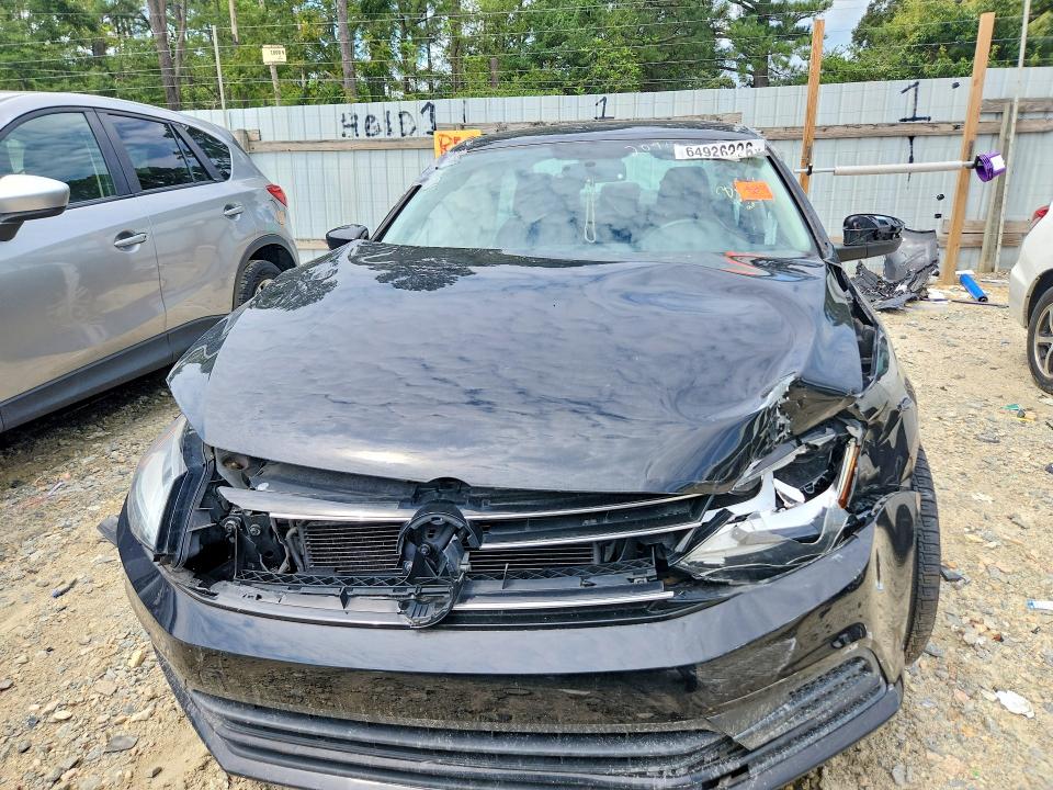 Photo 5 from auction – 2017 VOLKSWAGEN JETTA with VIN 3VW2B7AJ1HM381012