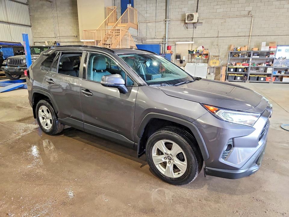 Photo 4 from auction – 2021 TOYOTA RAV4 with VIN 2T3R1RFV9MC229162