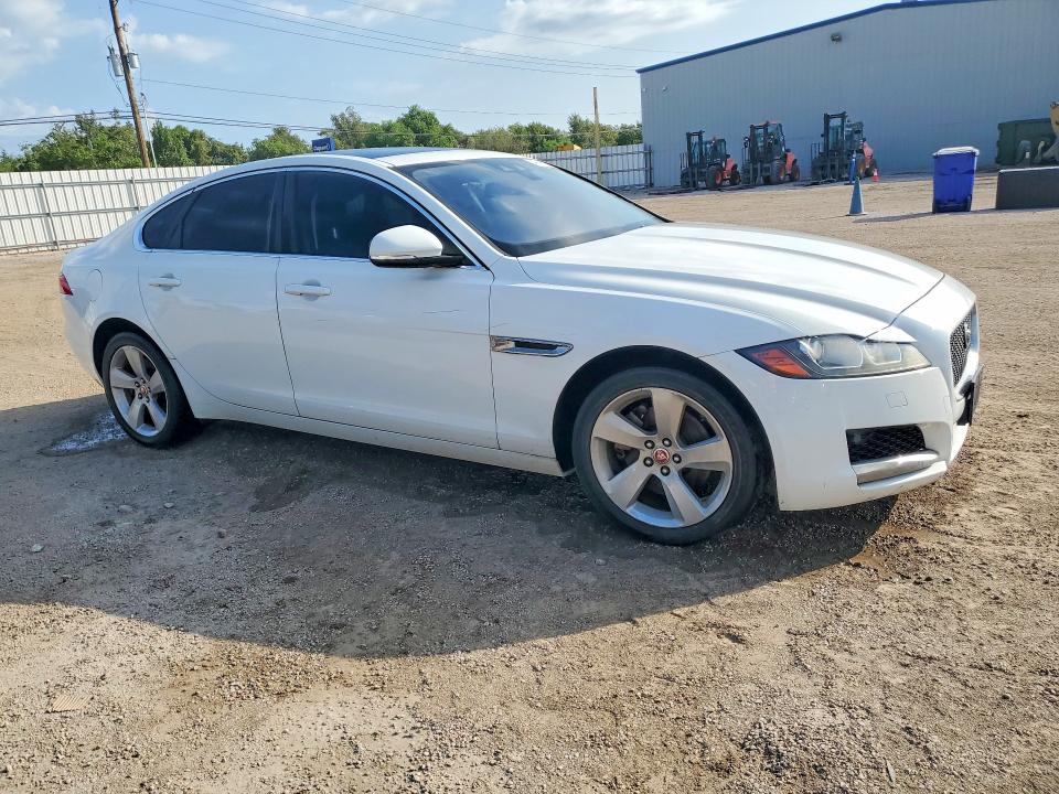Photo 4 from auction – 2018 JAGUAR XF with VIN SAJBR4FX7JCY70596