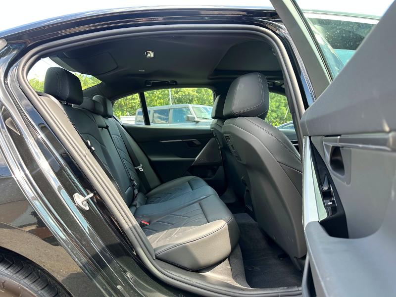 Photo 6 from auction – 2027 BMW 530 with VIN WBA53FJ00VCY10553