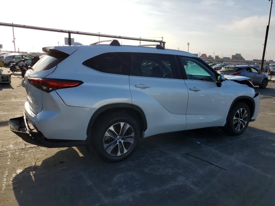 Zdjęcie 3 z aukcji – 2023 TOYOTA HIGHLANDER z VIN 5TDKDRAH9PS001547