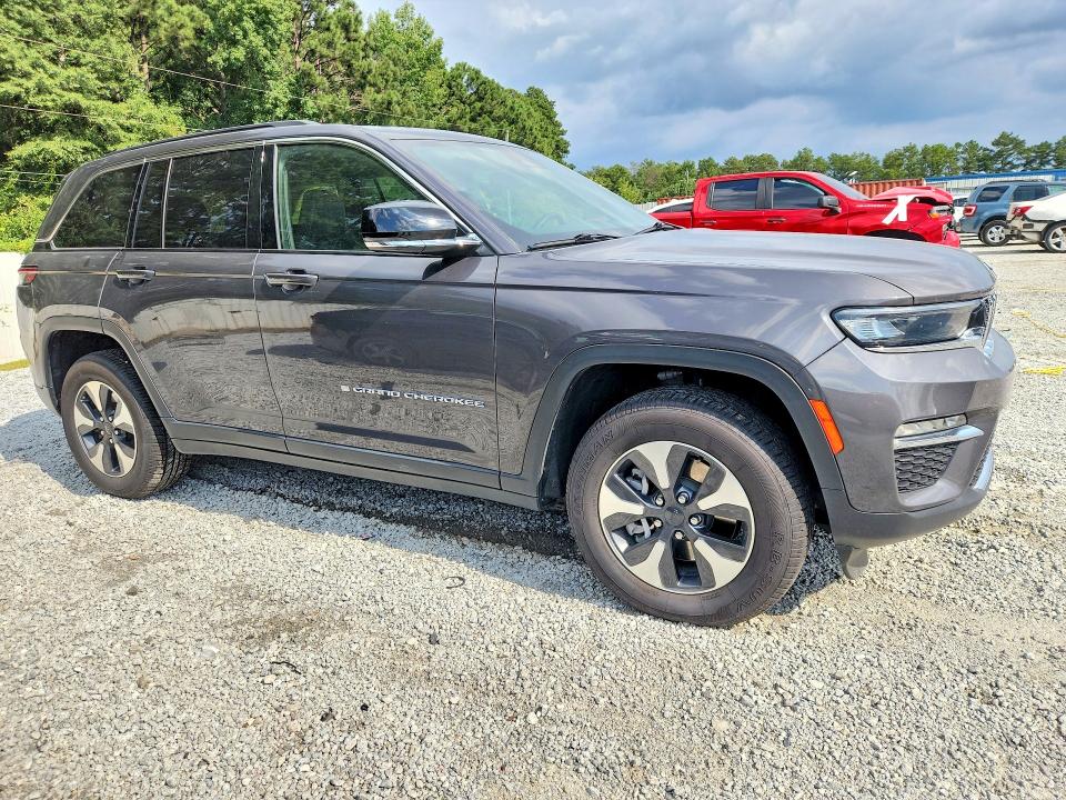 Снимка 4 от търг – 2024 JEEP GRAND CHEROKEE с VIN 1C4RJYB60R8516037