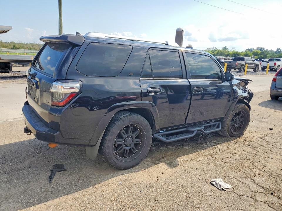 Photo 3 from auction – 2015 TOYOTA 4RUNNER with VIN JTEZU5JR7F5092527