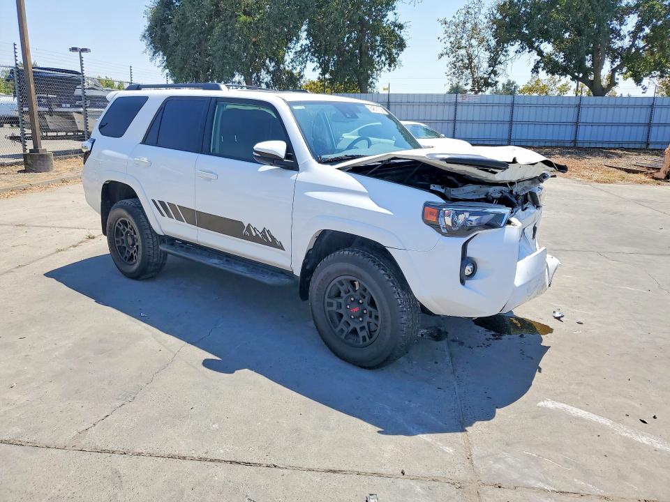 Photo 4 from auction – 2021 TOYOTA 4RUNNER with VIN JTENU5JR6M5878962