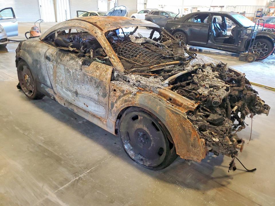 Zdjęcie 4 z aukcji – 2003 AUDI TT z VIN TRUSC28N031008860