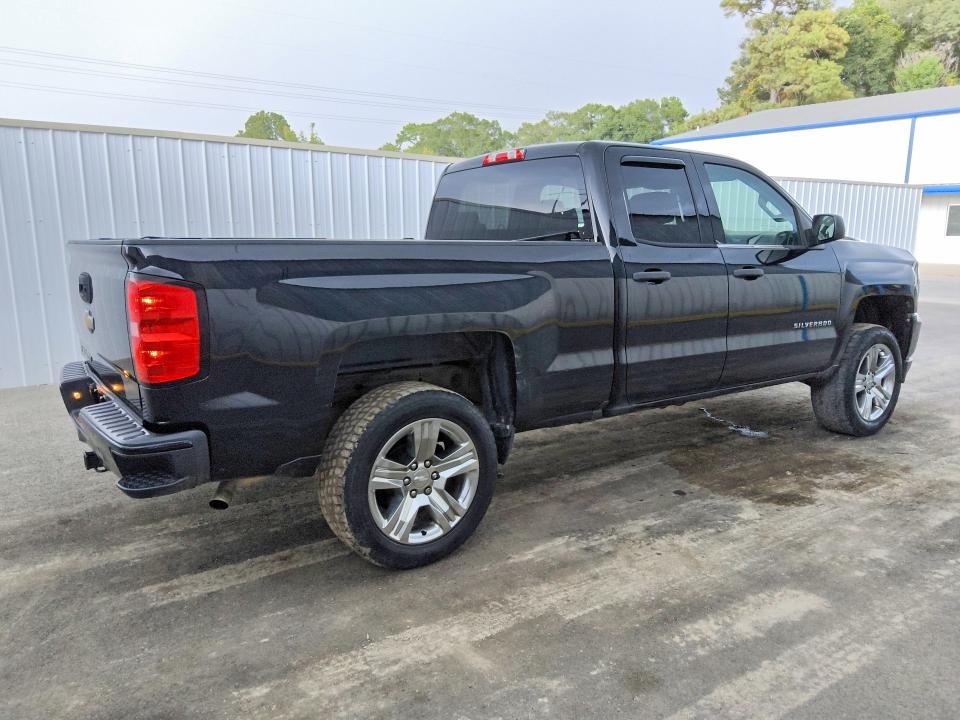 Zdjęcie 3 z aukcji – 2018 CHEVROLET SILVERADO z VIN 1GCRCPEC0JZ105063