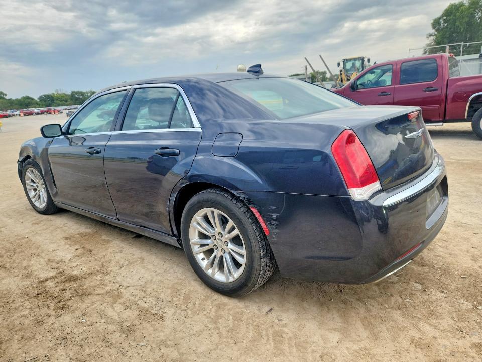 Photo 2 from auction – 2017 CHRYSLER 300 with VIN 2C3CCAAG2HH608300