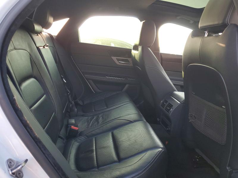 Photo 10 from auction – 2016 JAGUAR XF with VIN SAJBF4BV8GCY10171