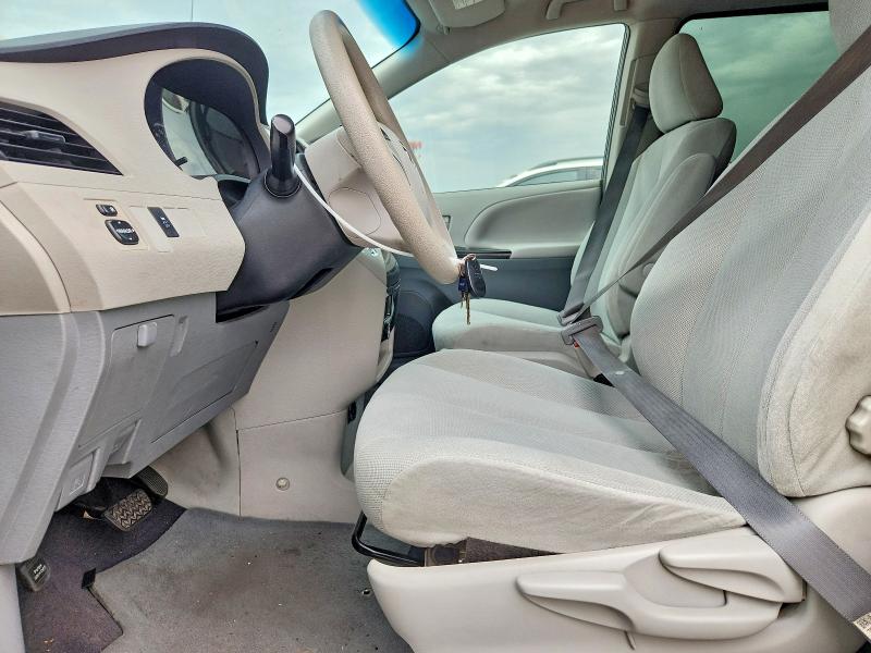 Photo 7 from auction – 2011 TOYOTA SIENNA with VIN 5TDKA3DCXBS008019