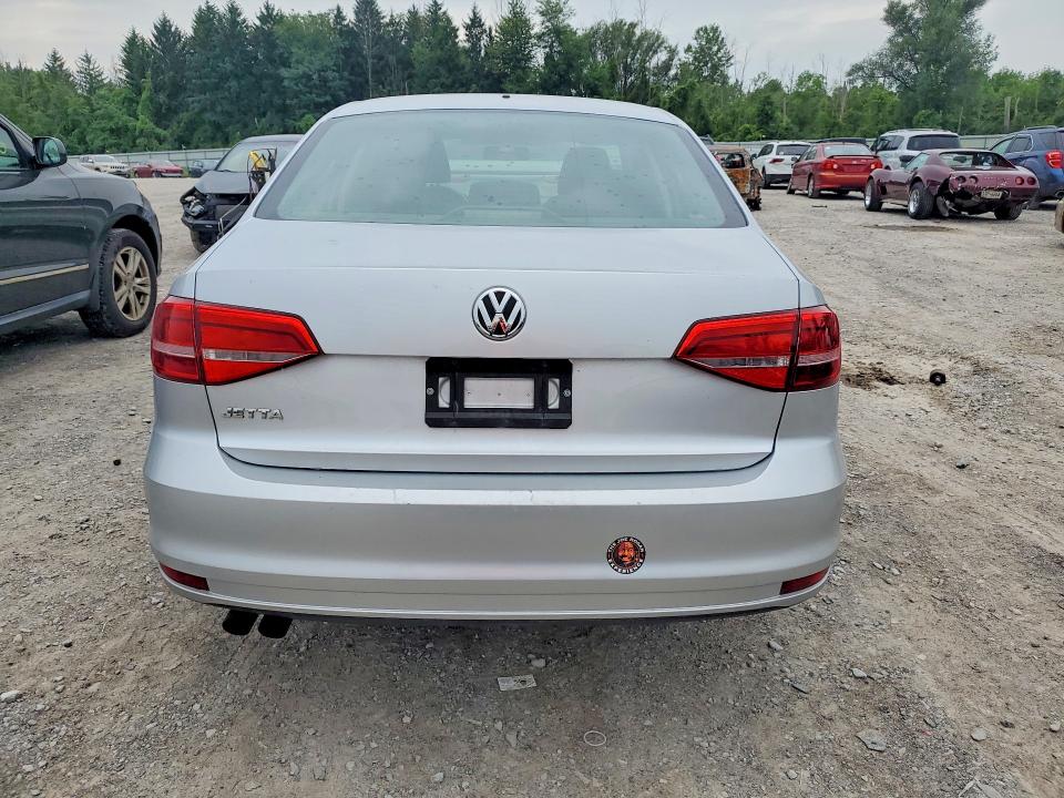 Photo 6 from auction – 2015 VOLKSWAGEN JETTA with VIN 3VW2K7AJ1FM324970
