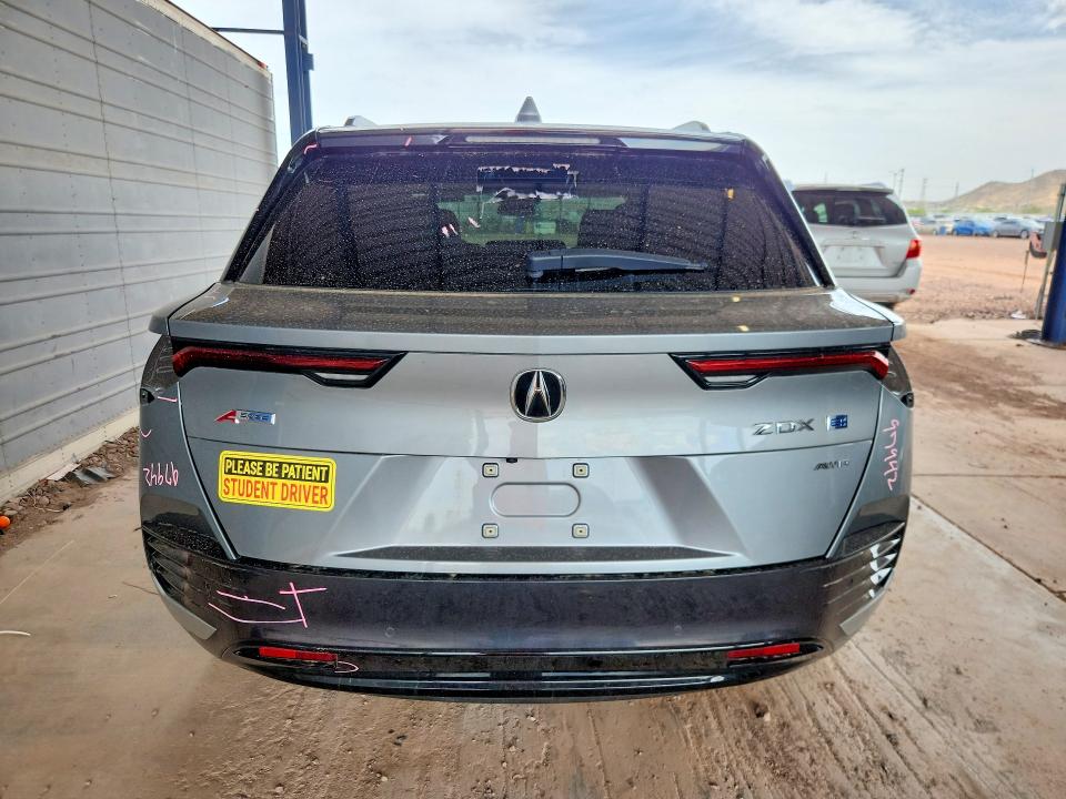 Снимка 6 от търг – 2024 ACURA ZDX с VIN 4W5KHNRL0RZ508038