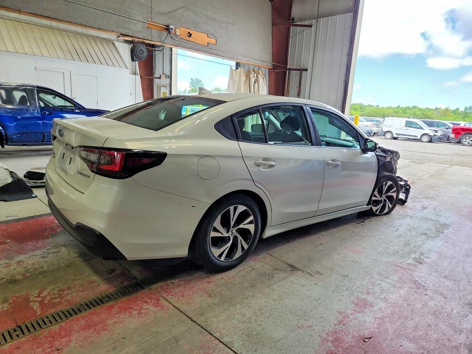 Photo 3 from auction – 2023 SUBARU LEGACY with VIN 4S3BWAF61P3009095