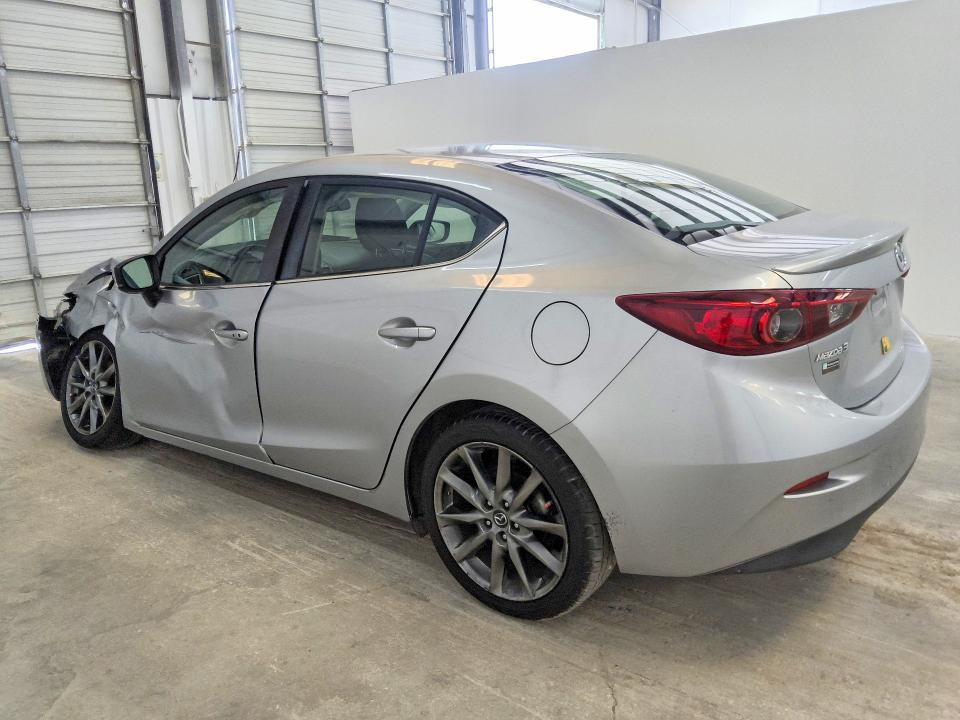 Photo 2 from auction – 2018 MAZDA 3 with VIN 3MZBN1V3XJM208224