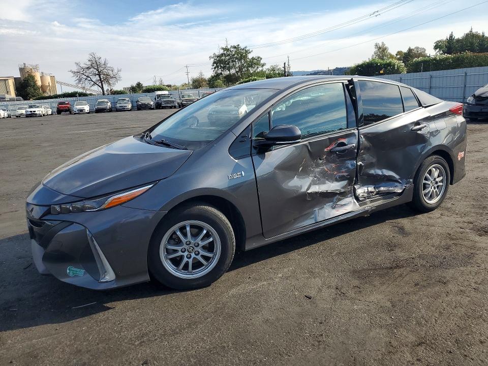 TOYOTA PRIUS PRIME 2017 with VIN JTDKARFP5H3051082 - Photo from auction