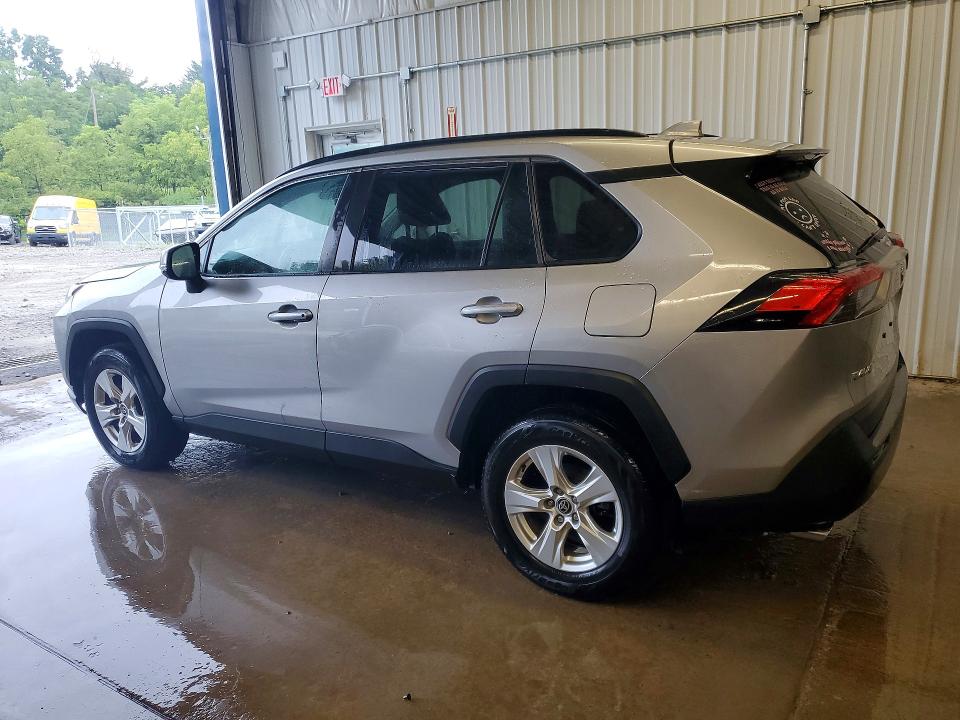 Photo 2 from auction – 2021 TOYOTA RAV4 with VIN 2T3W1RFV8MC137110