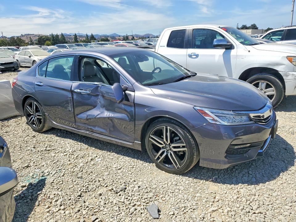 Photo 4 from auction – 2017 HONDA ACCORD with VIN 1HGCR3F99HA004405