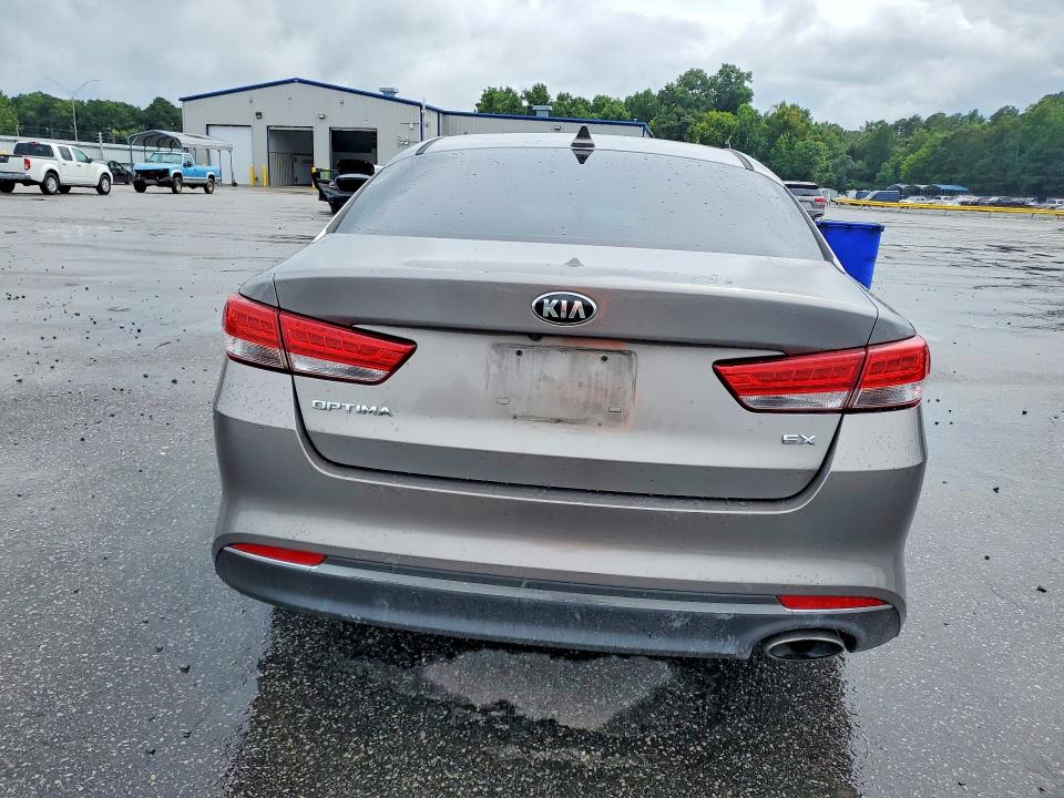 Photo 6 from auction – 2017 KIA OPTIMA with VIN 5XXGU4L38HG139030