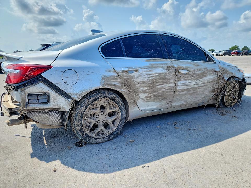 Photo 3 from auction – 2017 BUICK REGAL with VIN 2G4GL5EX1H9105863