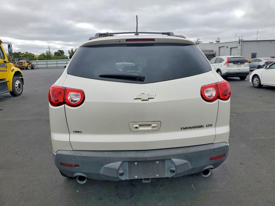 Photo 6 from auction – 2011 CHEVROLET TRAVERSE with VIN 1GNKVLED2BJ271041