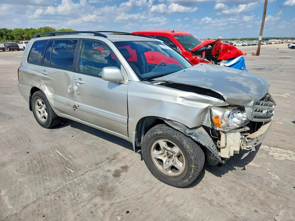 Photo 4 from auction – 2004 TOYOTA HIGHLANDER with VIN JTEGP21A140040697