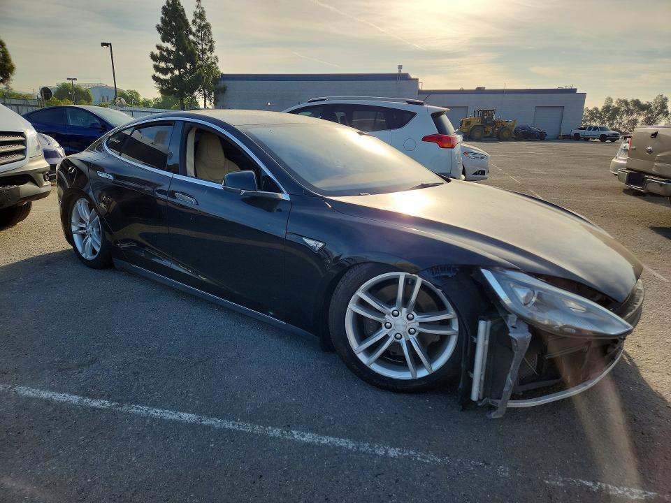 صورة رقم 4 من المزاد - 2013 TESLA MODEL S مع VIN 5YJSA1CN5DFP03328