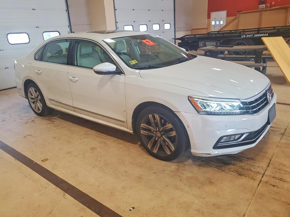 Photo 4 from auction – 2017 VOLKSWAGEN PASSAT with VIN 1VWCT7A33HC071500
