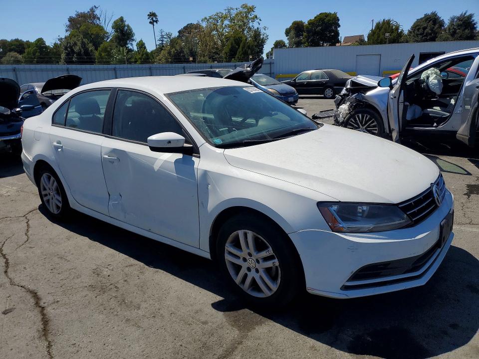 Photo 4 from auction – 2018 VOLKSWAGEN JETTA with VIN 3VW2B7AJ8JM237950