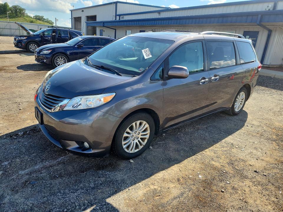 TOYOTA SIENNA 2013 with VIN 5TDYK3DC0DS386277 - Photo from auction