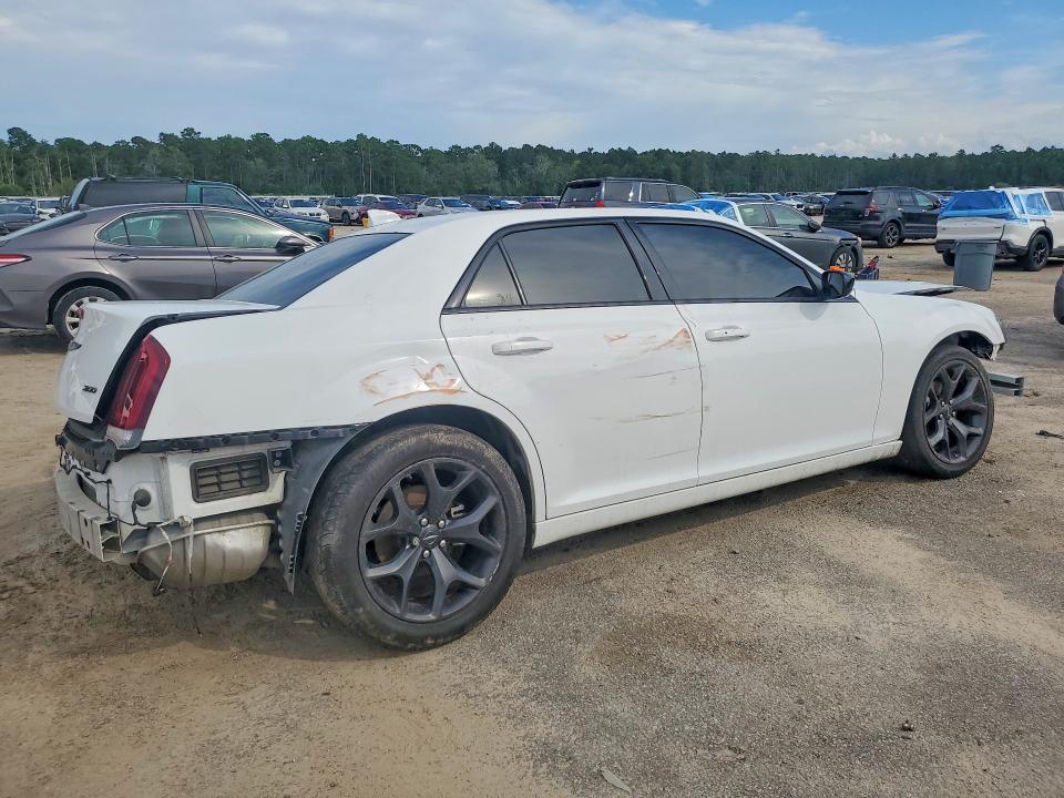 Photo 3 from auction – 2023 CHRYSLER 300 with VIN 2C3CCAAGXPH706554