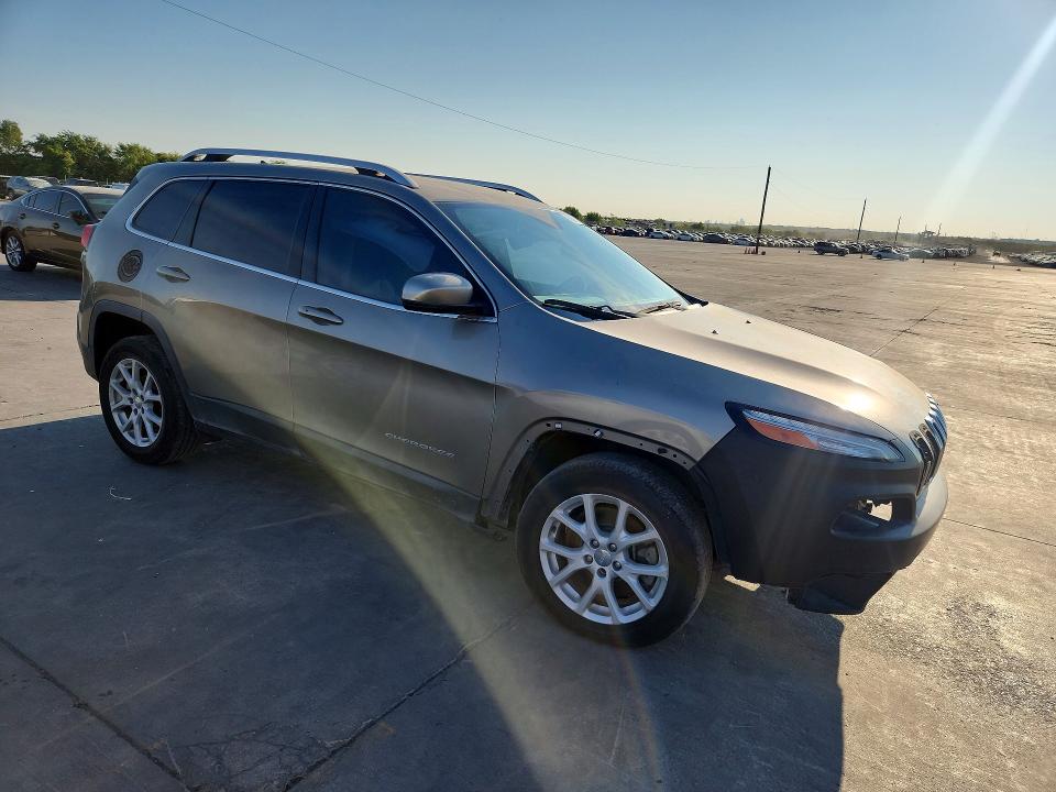 Photo 4 from auction – 2017 JEEP CHEROKEE with VIN 1C4PJLCB4HW644412