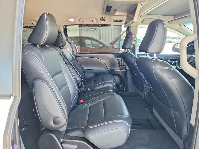 Photo 11 from auction – 2017 TOYOTA SIENNA with VIN 5TDXZ3DC3HS838123