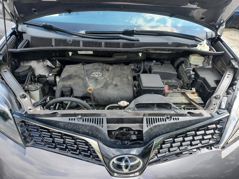 Photo 12 from auction – 2018 TOYOTA SIENNA with VIN 5TDXZ3DC7JS960988