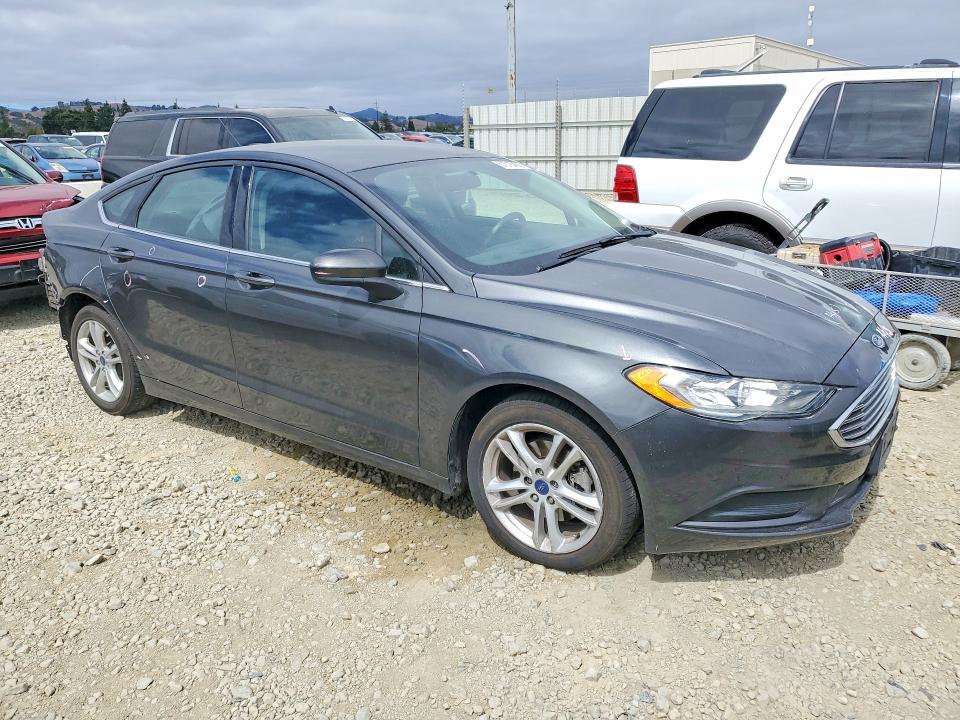 Photo 4 from auction – 2018 FORD FUSION with VIN 3FA6P0LU9JR133304