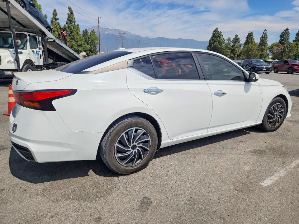 Photo 3 from auction – 2019 NISSAN ALTIMA with VIN 1N4BL4BV0KN303047