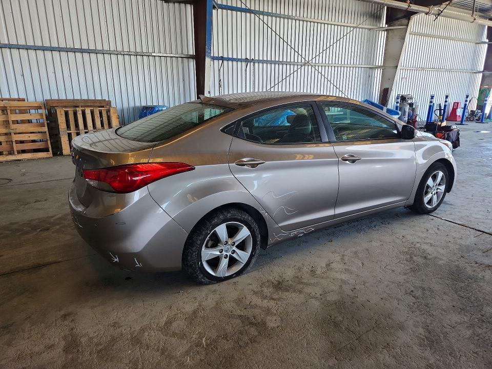 Photo 3 from auction – 2012 HYUNDAI ELANTRA with VIN 5NPDH4AE4CH071592