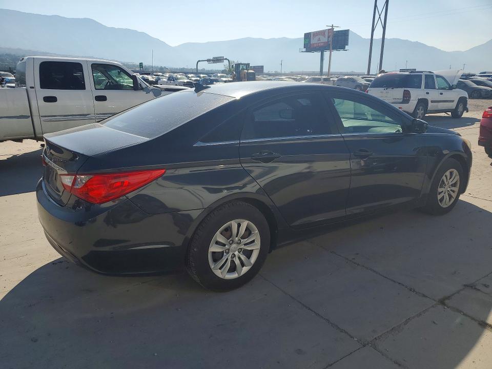 Photo 3 from auction – 2011 HYUNDAI SONATA with VIN 5NPEB4AC2BH202540